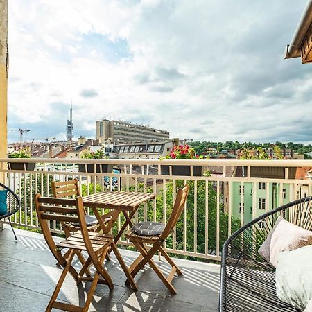 Central, Spacious, Modern 5 Bedrm Duplex W/Balcony プラハ エクステリア 写真