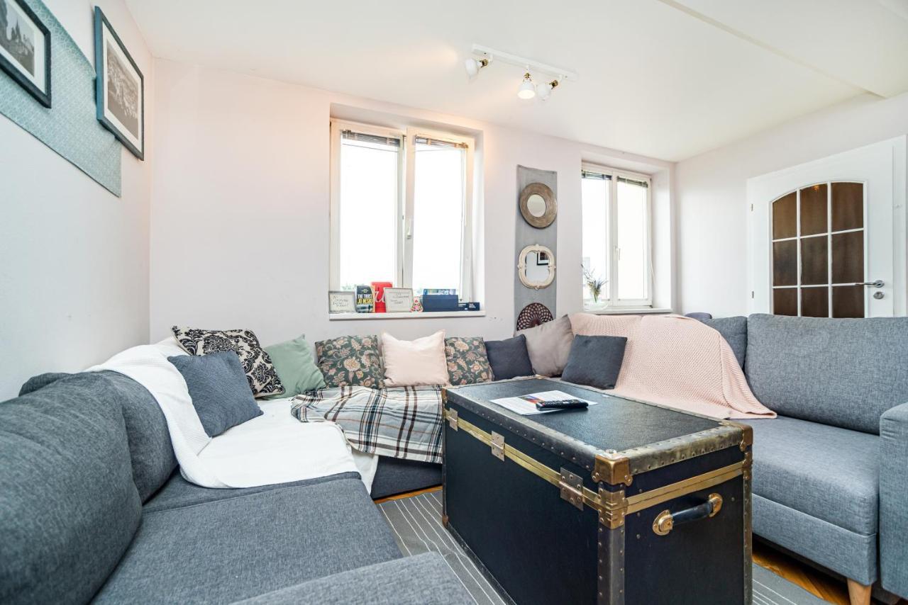 Central, Spacious, Modern 5 Bedrm Duplex W/Balcony プラハ エクステリア 写真