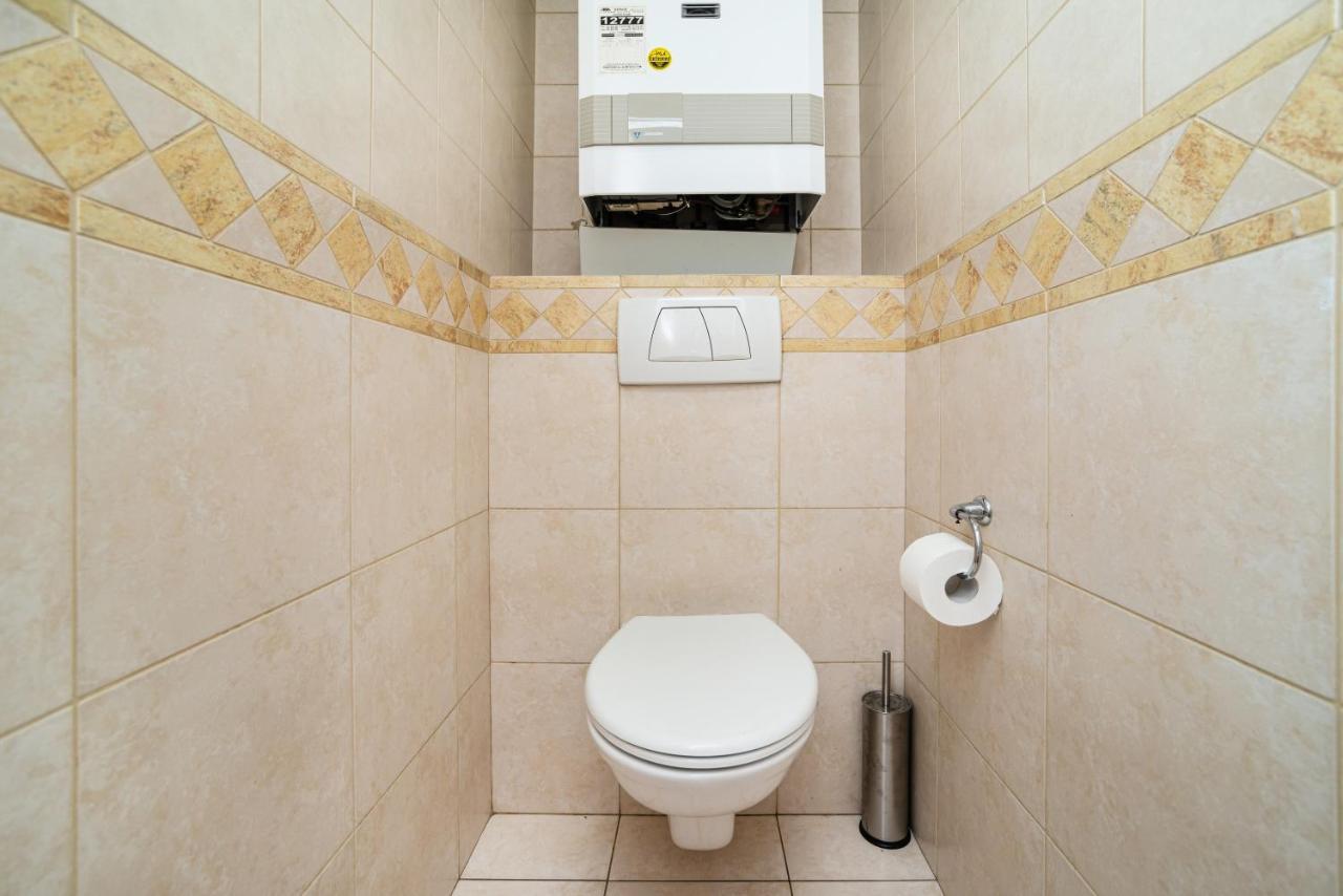 Central, Spacious, Modern 5 Bedrm Duplex W/Balcony プラハ エクステリア 写真